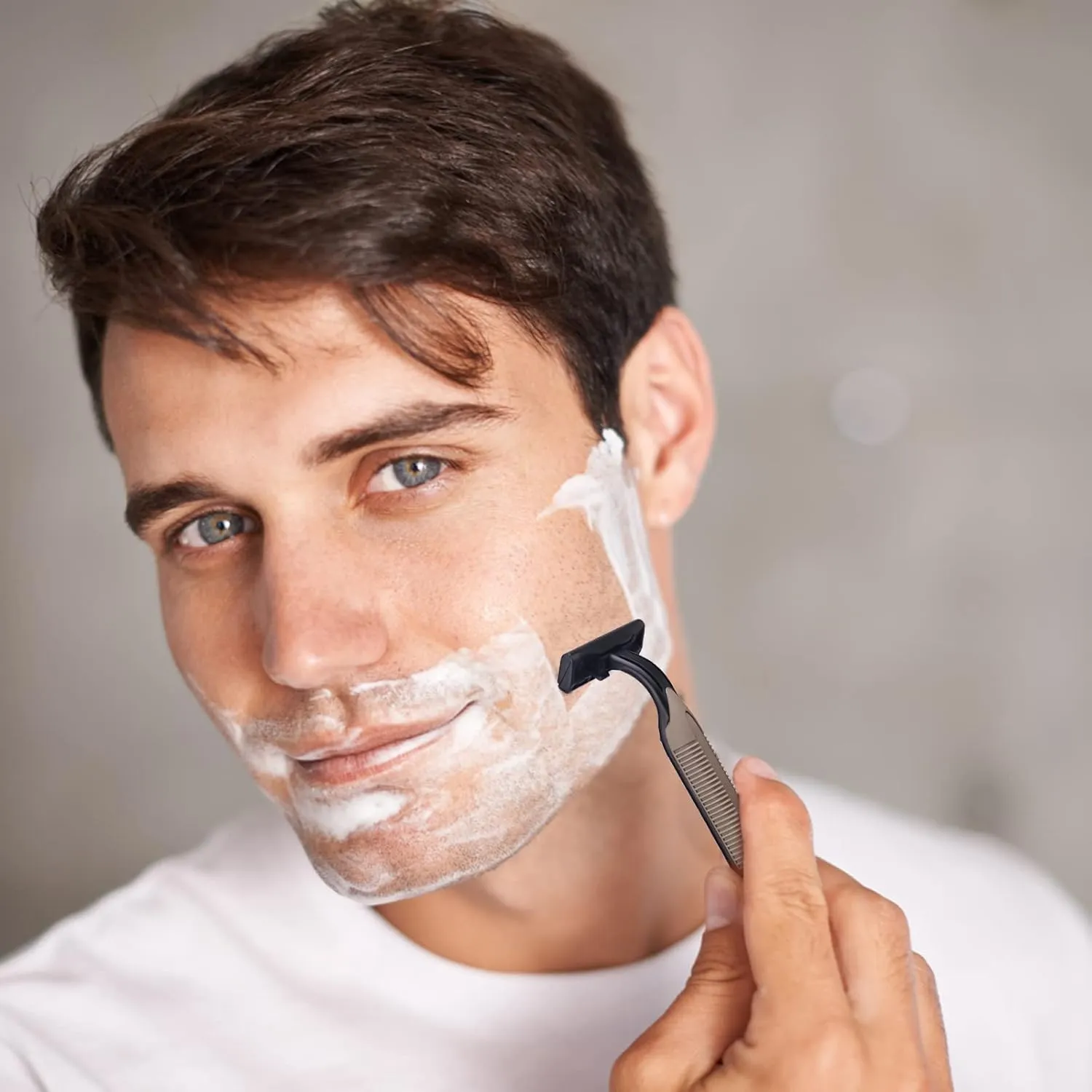 Disposable Razors in Bulk, Bulk Razors with Knife Cap, Grey, Individually Packaged Disposable Razors Bulk with Shaving Cream for Hotels, Homeless, Nursing Homes, Shelters, Charities (pack-100)