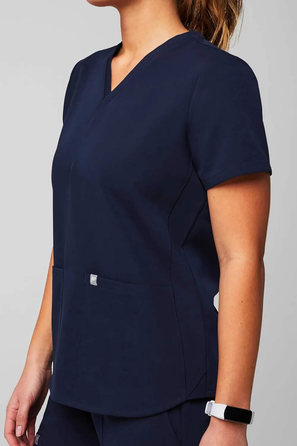 Fabletics Women's Method 2-Pocket Scrub Top - MotionTech, 4-Way Stretch, Wrinkle-Resist, Anti-Shrink