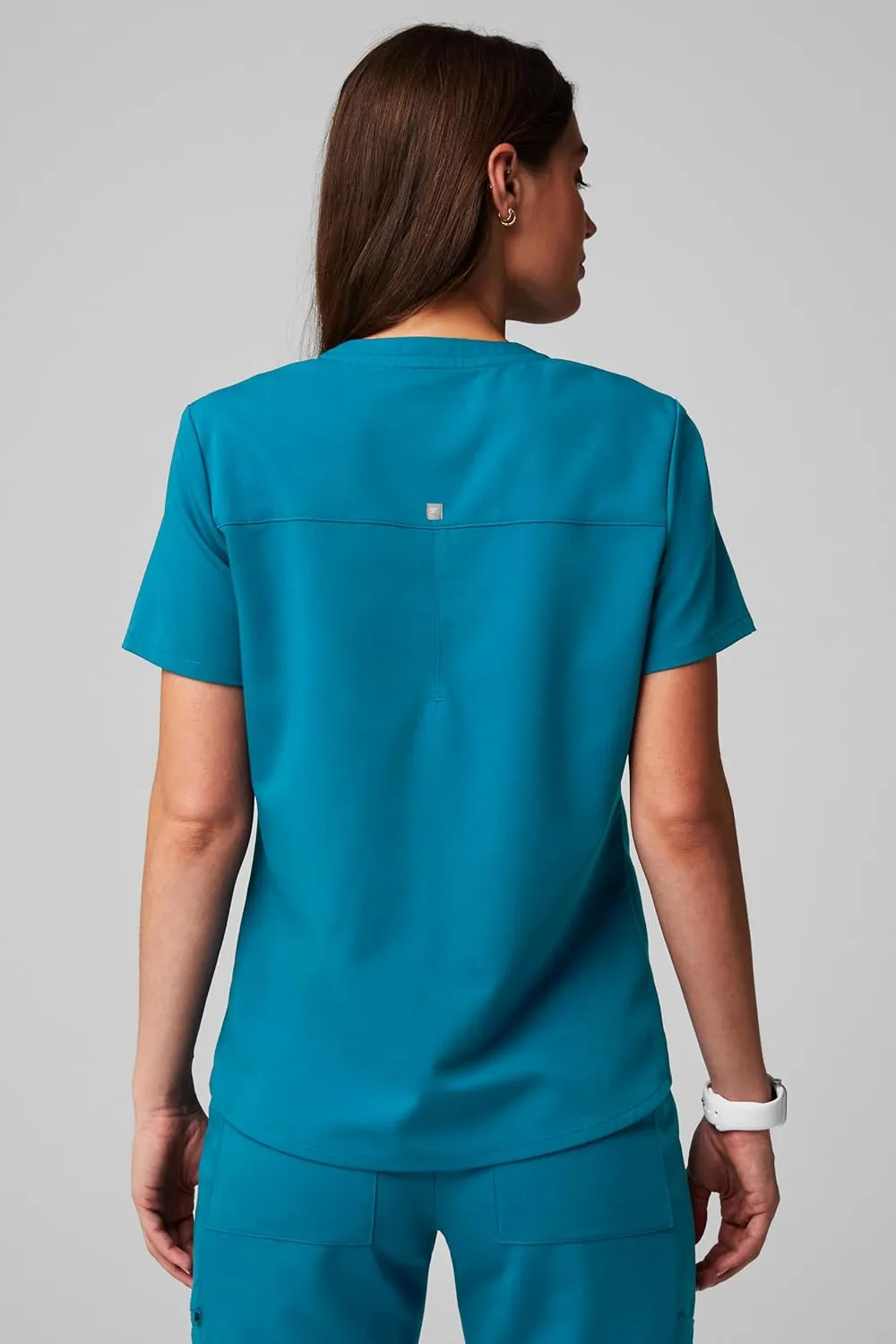 Fabletics Women's Method 2-Pocket Scrub Top - MotionTech, 4-Way Stretch, Wrinkle-Resist, Anti-Shrink