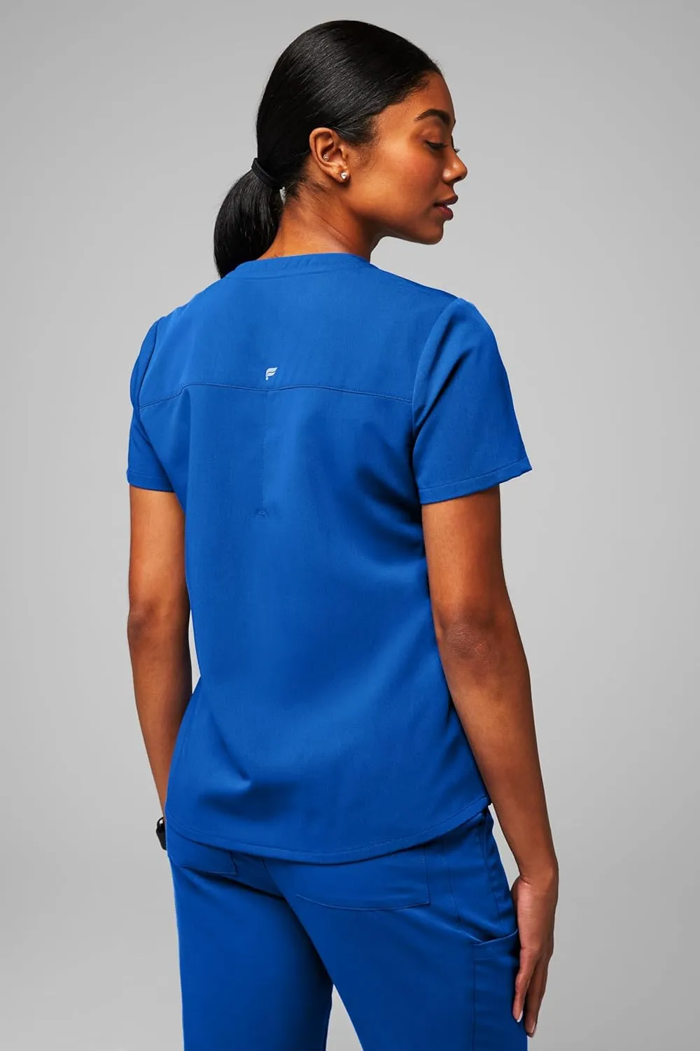Fabletics Women's Method 2-Pocket Scrub Top - MotionTech, 4-Way Stretch, Wrinkle-Resist, Anti-Shrink