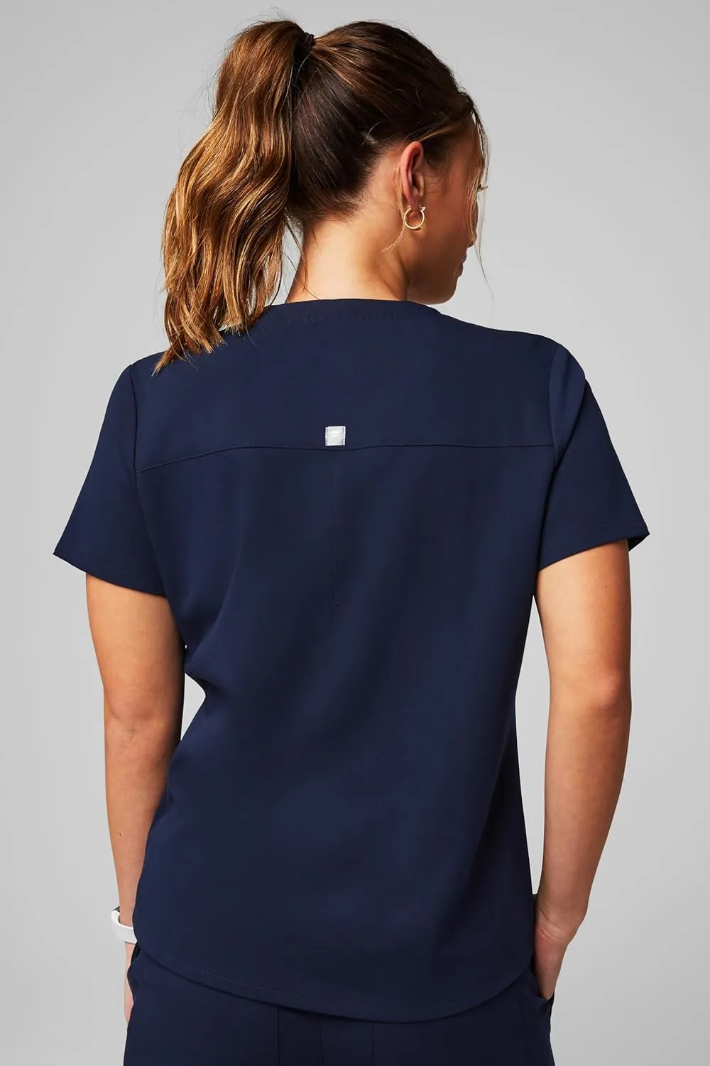 Fabletics Women's Method 2-Pocket Scrub Top - MotionTech, 4-Way Stretch, Wrinkle-Resist, Anti-Shrink