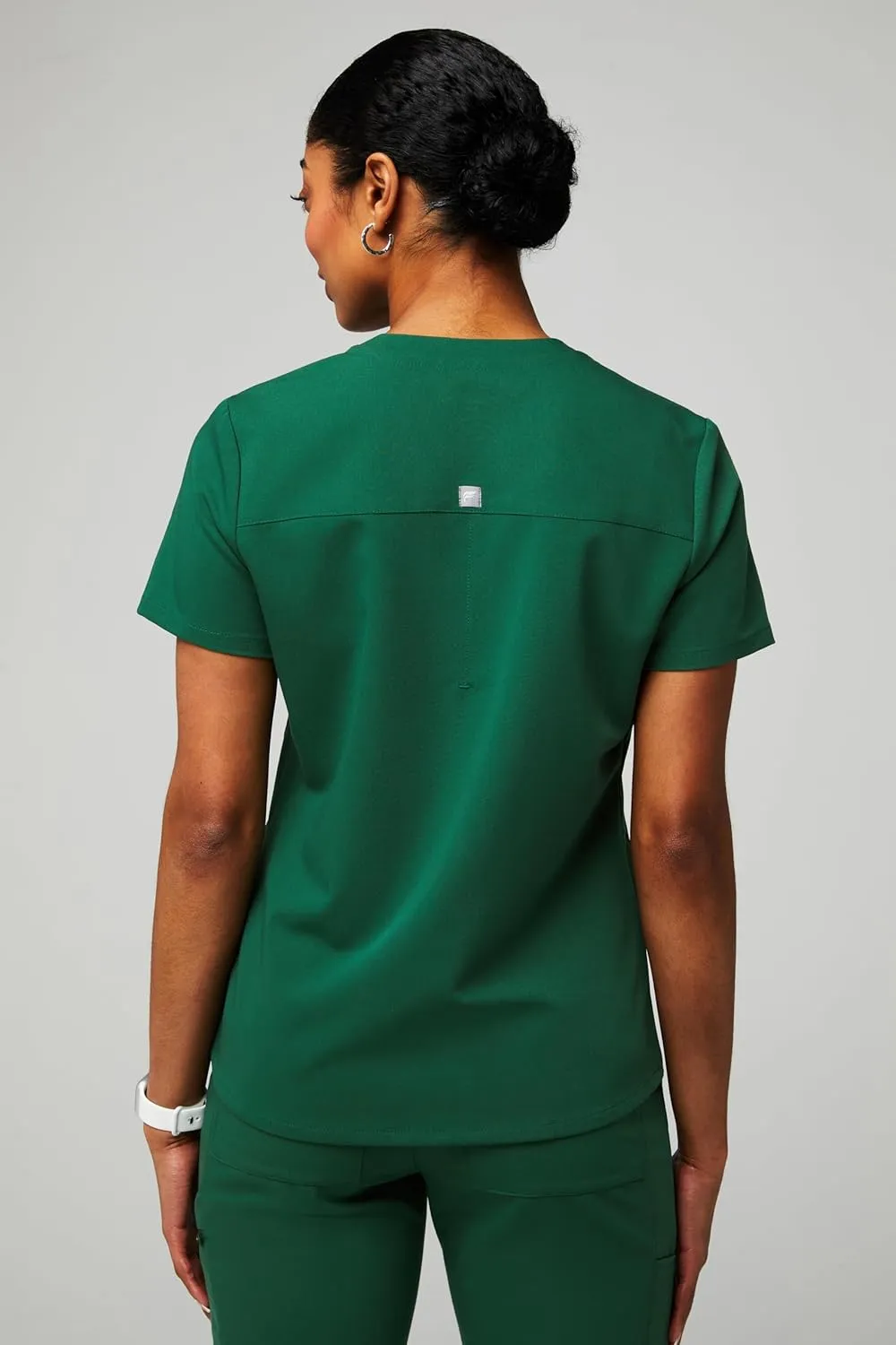 Fabletics Women's Method 2-Pocket Scrub Top - MotionTech, 4-Way Stretch, Wrinkle-Resist, Anti-Shrink