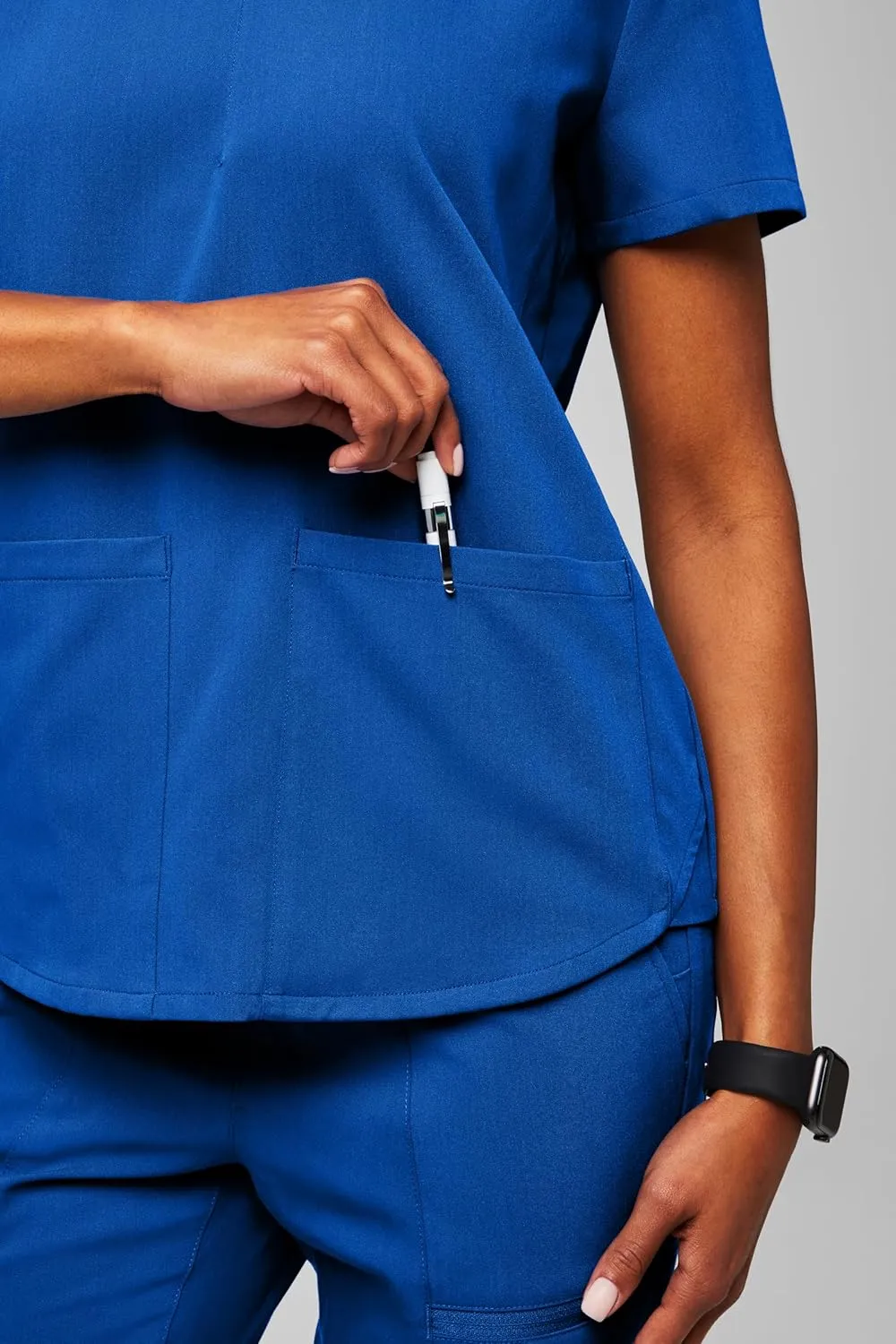 Fabletics Women's Method 2-Pocket Scrub Top - MotionTech, 4-Way Stretch, Wrinkle-Resist, Anti-Shrink