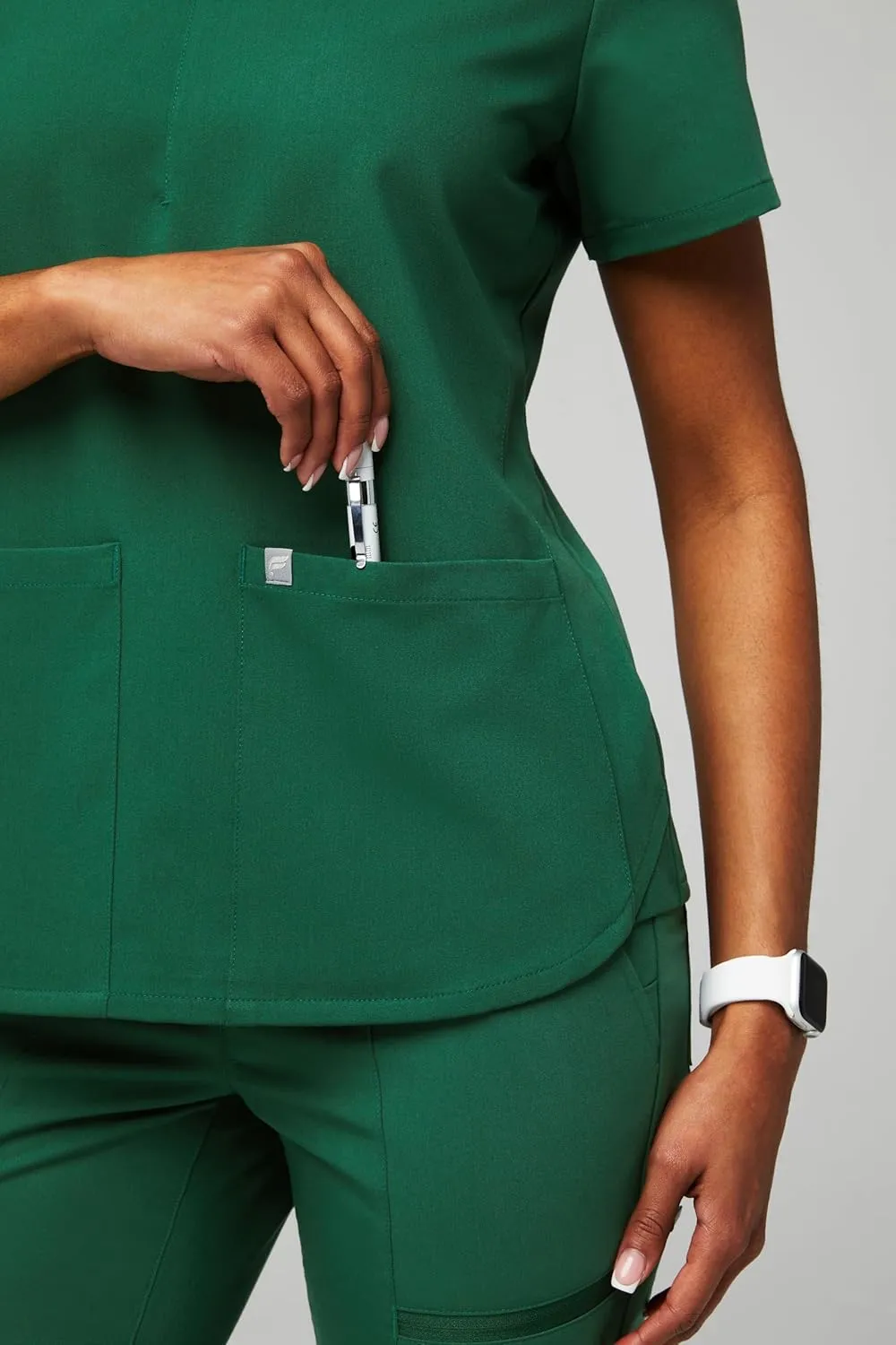 Fabletics Women's Method 2-Pocket Scrub Top - MotionTech, 4-Way Stretch, Wrinkle-Resist, Anti-Shrink