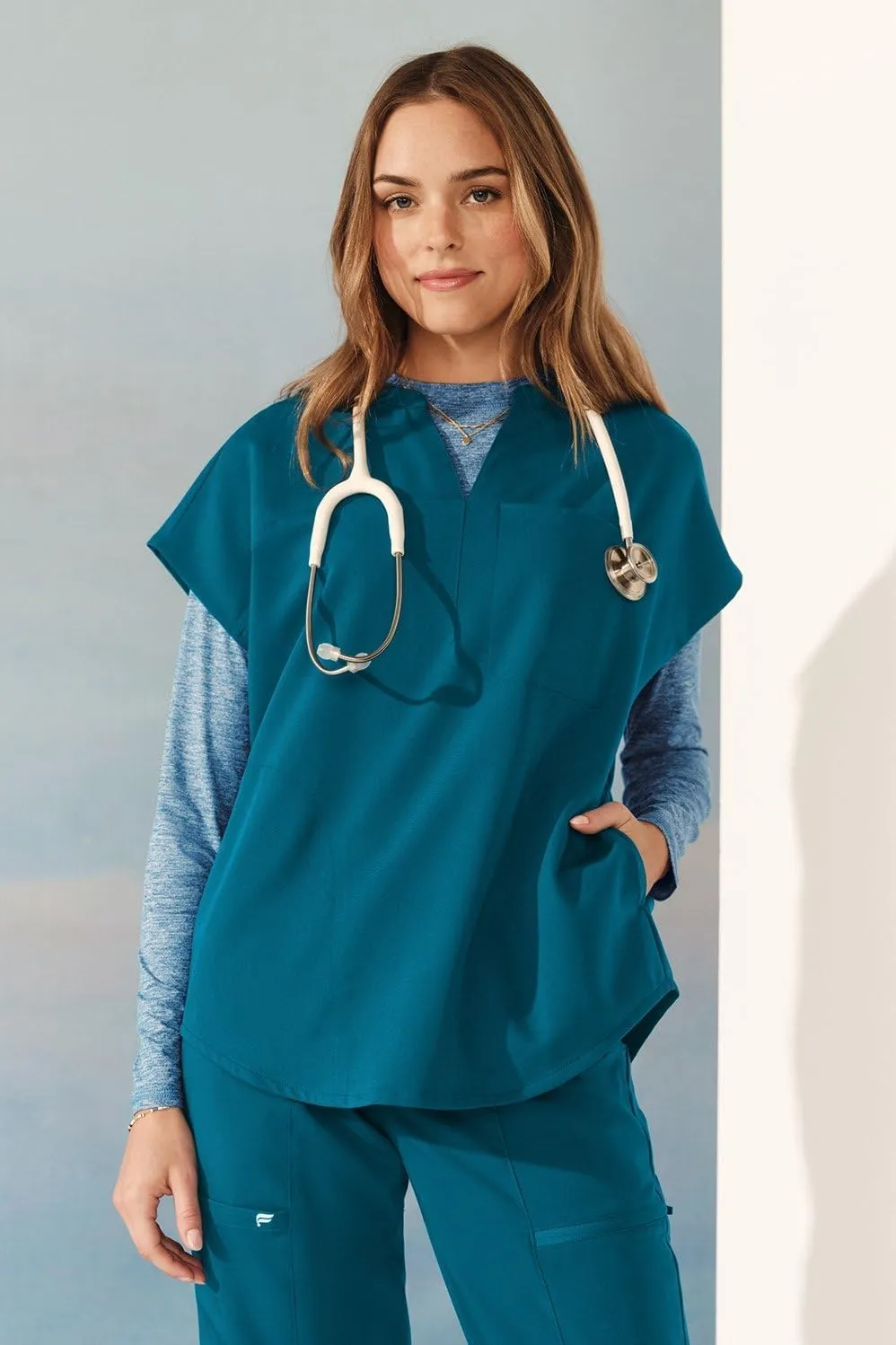 Fabletics Women's Method 2-Pocket Scrub Top - MotionTech, 4-Way Stretch, Wrinkle-Resist, Anti-Shrink