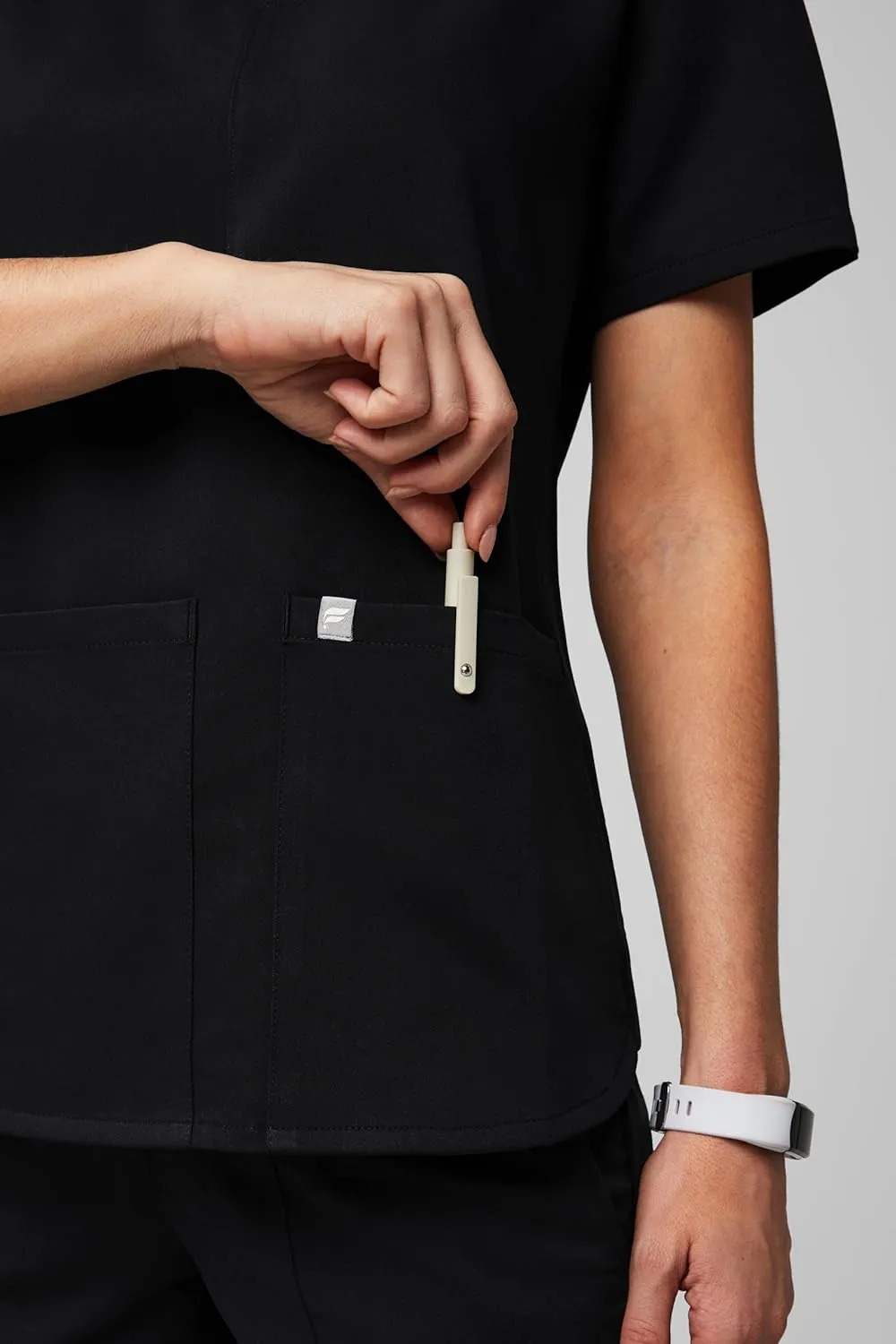 Fabletics Women's Method 2-Pocket Scrub Top - MotionTech, 4-Way Stretch, Wrinkle-Resist, Anti-Shrink