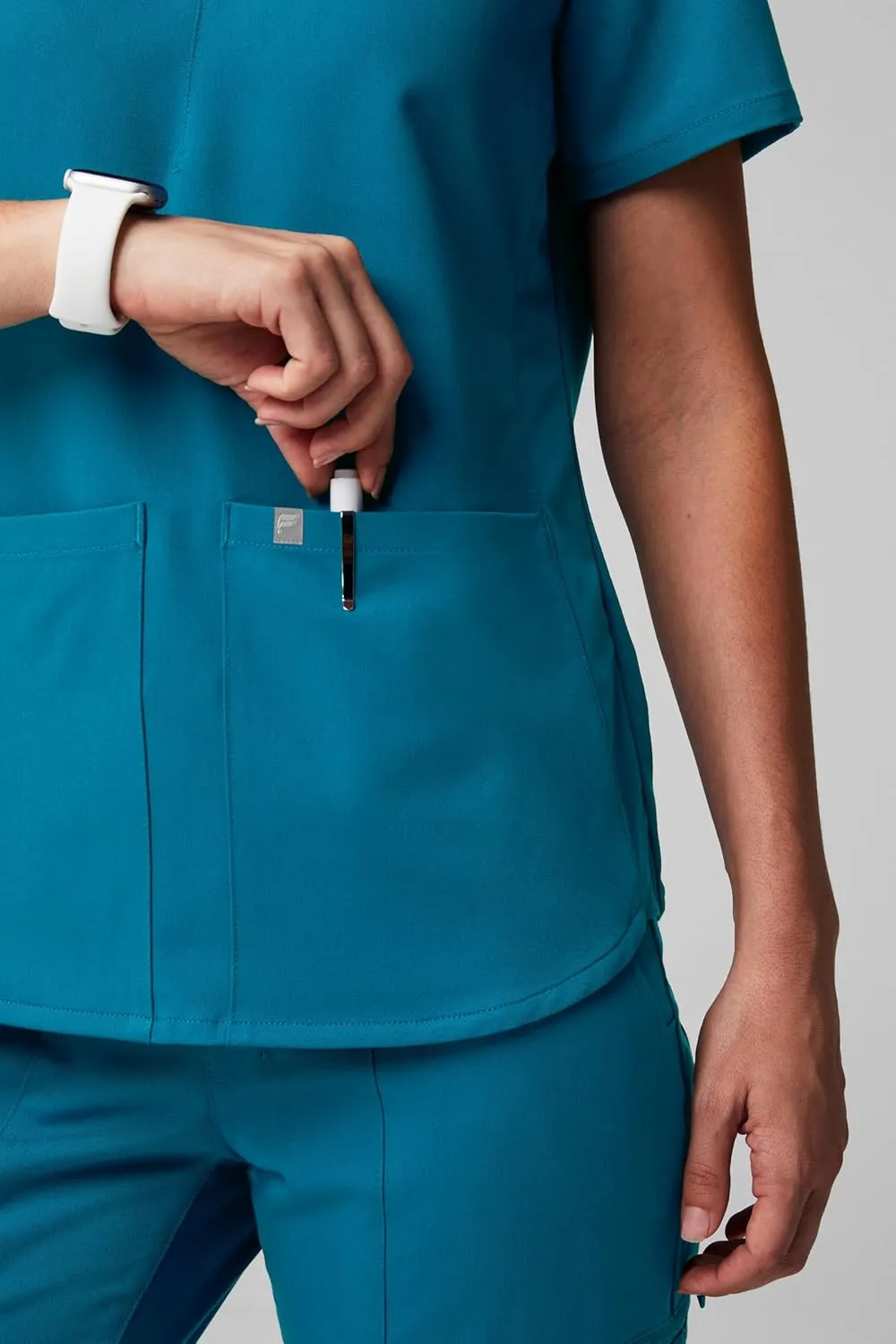 Fabletics Women's Method 2-Pocket Scrub Top - MotionTech, 4-Way Stretch, Wrinkle-Resist, Anti-Shrink