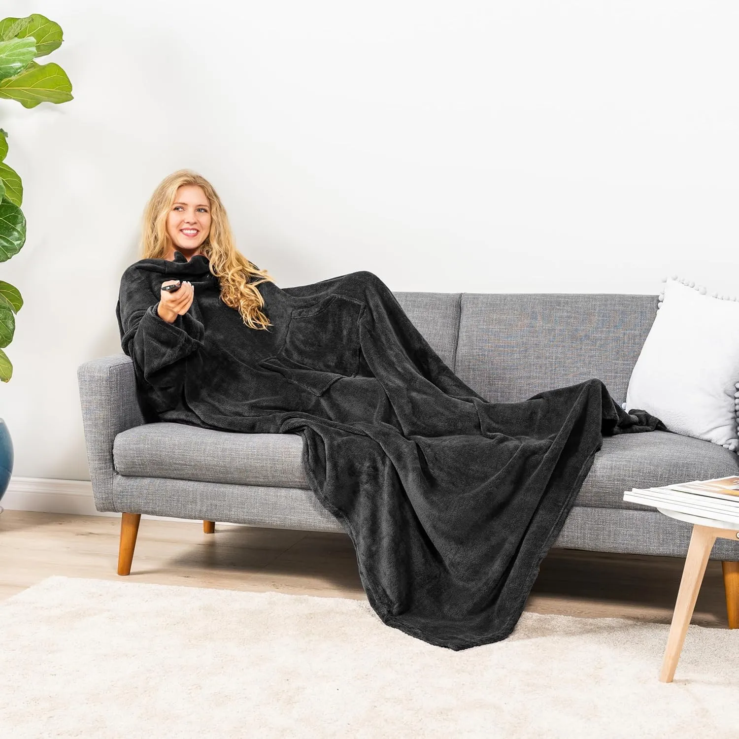 PAVILIA Blanket with Sleeves for Adult Women Men, Soft Warm Wearable Blanket Fleece Wrap Throw, Robe Blanket Gift